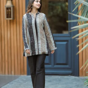 BLACK-BEIGE WOOLLEN CAPE